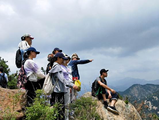 说明: 图片包含 天空, 户外, 草已生成极高可信度的说明